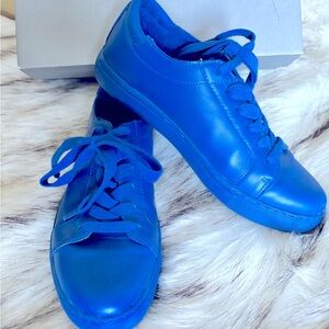 💙KENNETH COLE🦋LEATHER SNEAKER SHOE 💙COLOR IS BRIGHT BLUE AND ADORABLE 💙